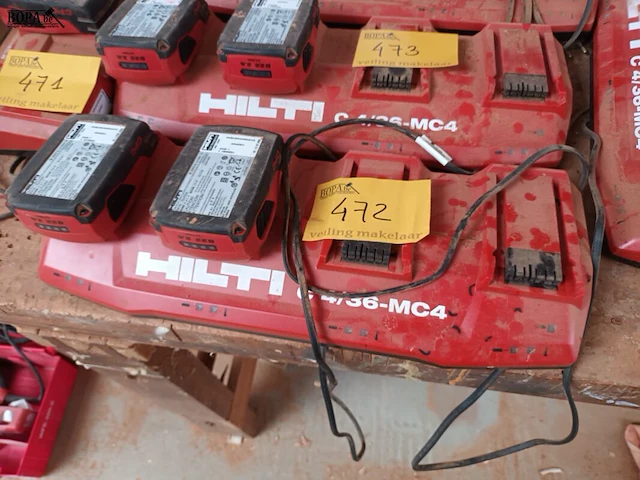 Lot 472 - lader en accu’s hilti - afbeelding 1 van  3