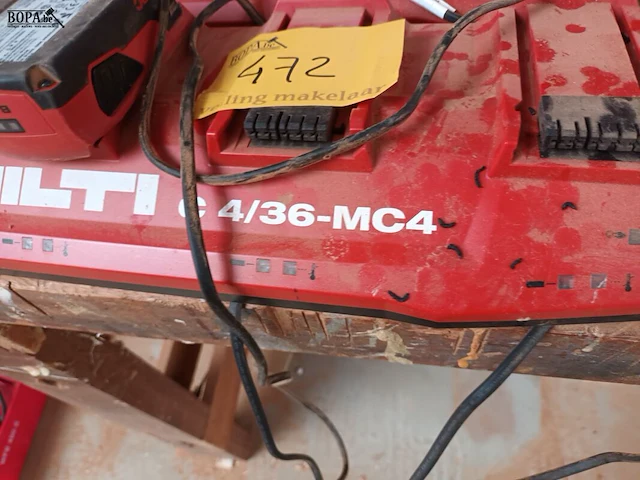 Lot 472 - lader en accu’s hilti - afbeelding 2 van  3