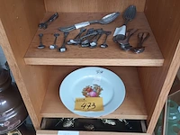 Lot 473 - diversen. inhoud kast - afbeelding 1 van  5