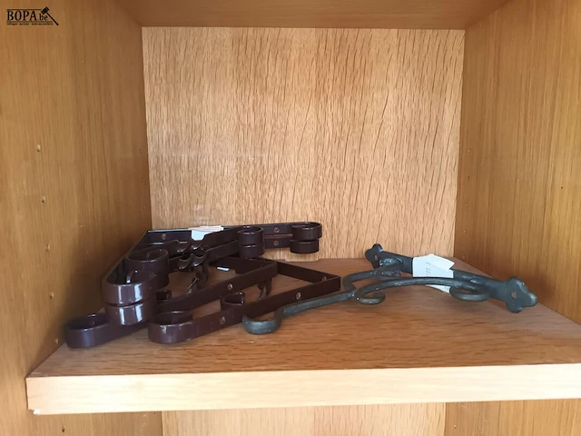 Lot 473 - diversen. inhoud kast - afbeelding 2 van  5