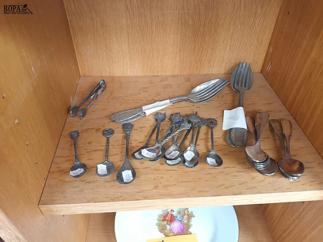 Lot 473 - diversen. inhoud kast - afbeelding 4 van  5