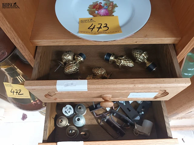 Lot 473 - diversen. inhoud kast - afbeelding 5 van  5