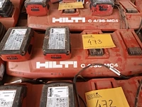 Lot 473 - lader en accu’s hilti - afbeelding 1 van  3