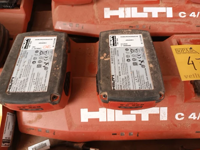 Lot 473 - lader en accu’s hilti - afbeelding 3 van  3
