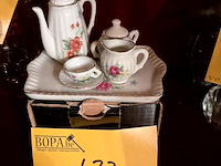 Lot 473 - minisetje koffie-theeserviesje op dienbladje - afbeelding 1 van  2
