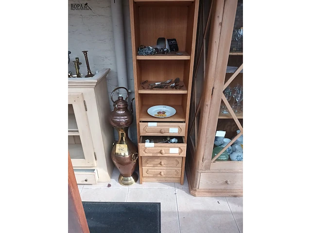 Lot 474 - smalle kast - afbeelding 2 van  3