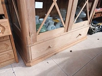 Lot 475 - houten vitrine kast - afbeelding 2 van  5