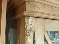 Lot 475 - houten vitrine kast - afbeelding 3 van  5