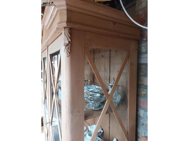 Lot 475 - houten vitrine kast - afbeelding 4 van  5