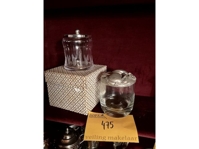 Lot 475 - kristallen potjes glas met deksel, 2 stuks - afbeelding 1 van  2