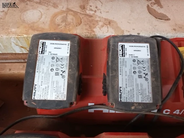 Lot 475 - lader en accu’s hilti - afbeelding 2 van  3