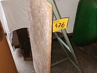 Lot 476 - driehoek in metaal - afbeelding 2 van  3