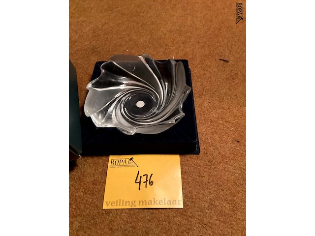 Lot 476 - kristallen kom durand - afbeelding 2 van  3