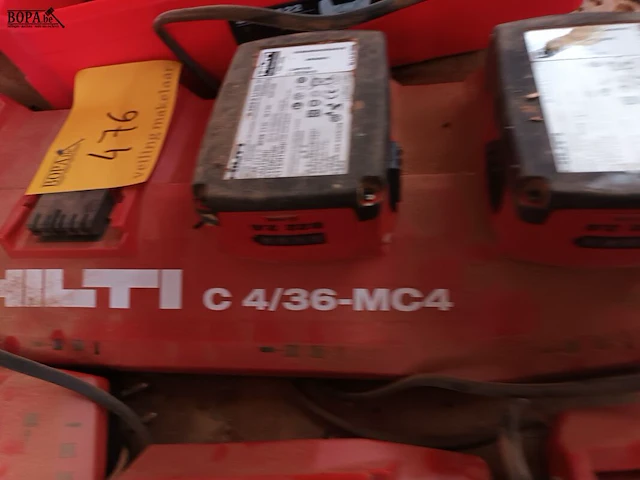 Lot 476 - lader en accu’s hilti - afbeelding 2 van  3