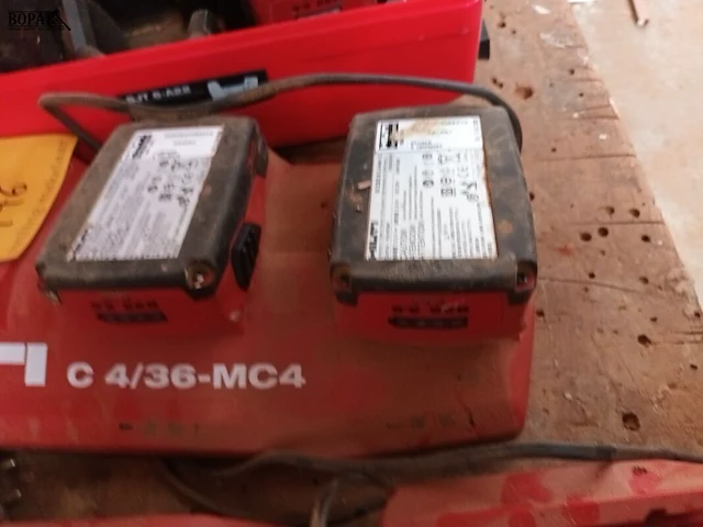 Lot 476 - lader en accu’s hilti - afbeelding 3 van  3