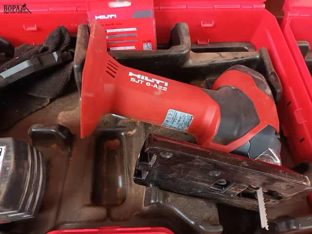 Lot 477 - accu decoupeerzaag hilti - afbeelding 2 van  3