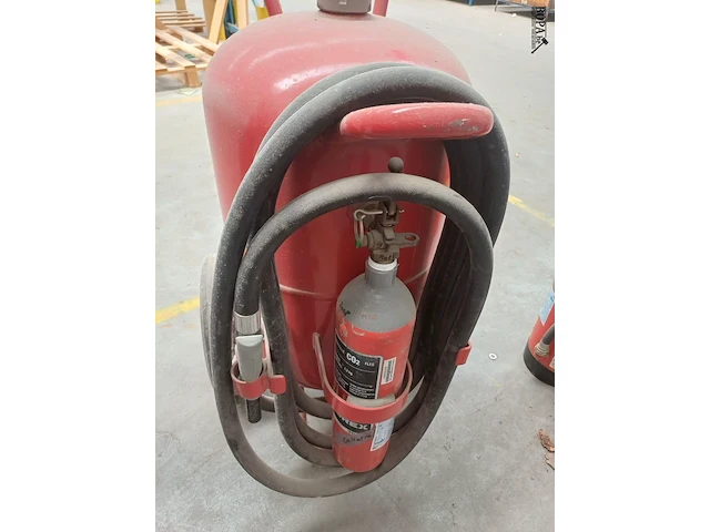 Lot 477 - mobiele poederblusser 50 kg - afbeelding 3 van  4