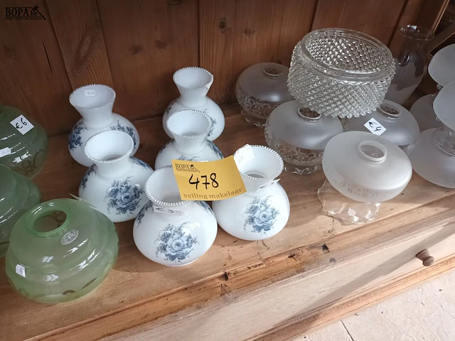 Lot 478 - glazen lampenkappen. 20 stuks - afbeelding 1 van  5