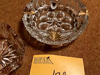 Lot 478 - kristallen asbak/vierkantig kristal bakje, 2 stuks - afbeelding 2 van  3