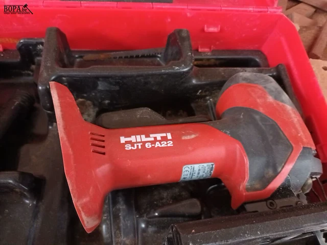 Lot 479 - accu decoupeerzaag hilti - afbeelding 2 van  3