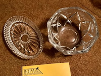 Lot 479 - kom in kristal, 2 stuks - afbeelding 1 van  2