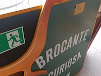 Lot 479 - uithangborden. 3 stuks - afbeelding 2 van  5