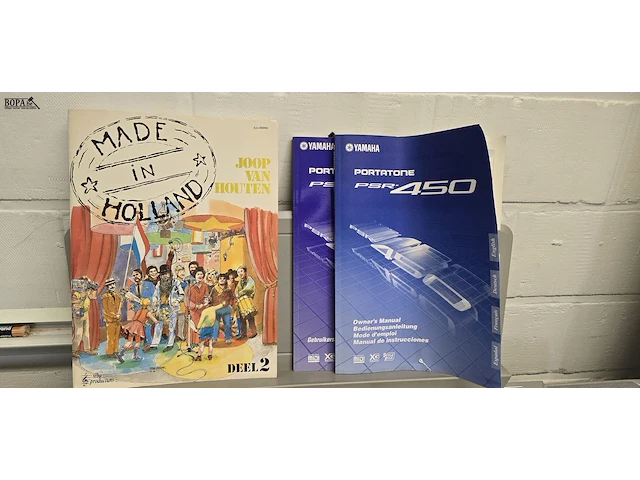 Lot 48 - keyboard yamaha psr 450 met handleidingen en partituren reek - afbeelding 4 van  10