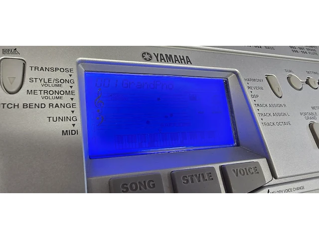 Lot 48 - keyboard yamaha psr 450 met handleidingen en partituren reek - afbeelding 7 van  10