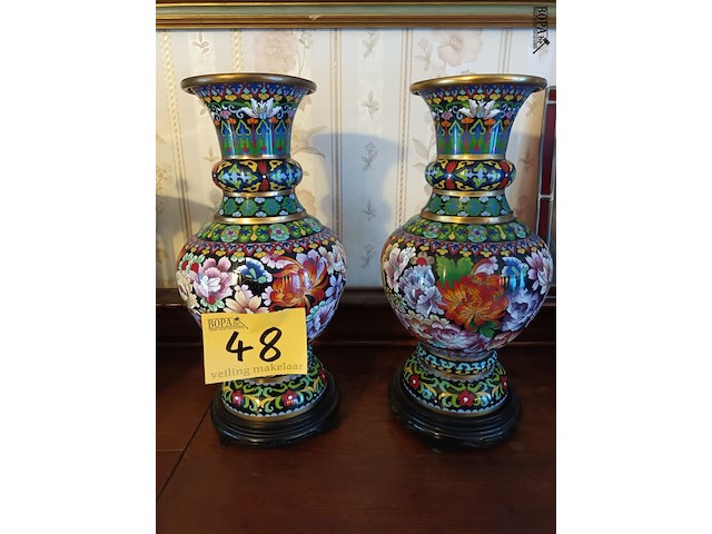 Lot 48 - koppel chinese vazen - afbeelding 1 van  6