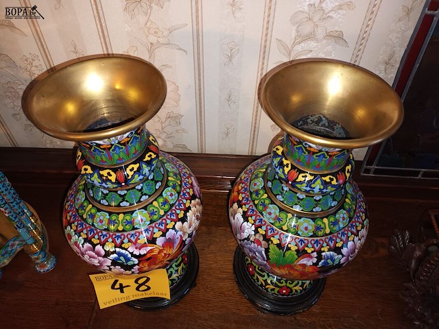 Lot 48 - koppel chinese vazen - afbeelding 2 van  6