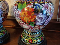 Lot 48 - koppel chinese vazen - afbeelding 3 van  6