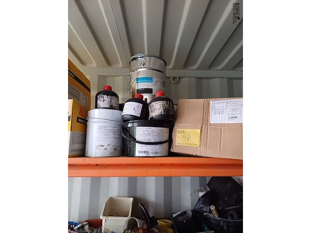 Lot 48 - lotje primers en coatings - afbeelding 1 van  1