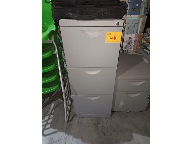 Lot 48 - metalen ladekast. 2 stuks - afbeelding 1 van  6