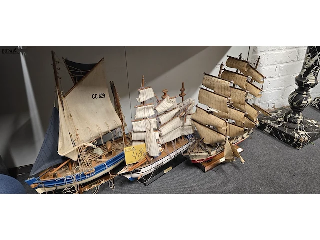 Lot 48 - modelboten 3 stuks - afbeelding 1 van  4