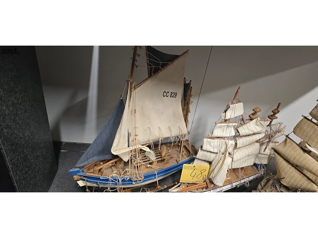 Lot 48 - modelboten 3 stuks - afbeelding 2 van  4