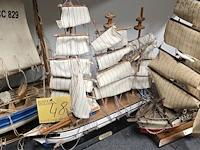 Lot 48 - modelboten 3 stuks - afbeelding 3 van  4