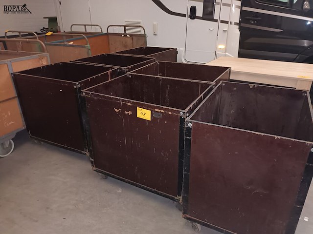 Lot 48 - rolcontainer. 6 stuks - afbeelding 1 van  3