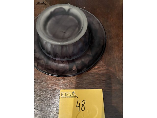 Lot 48 - schaal gekleurd glas - afbeelding 3 van  3