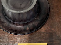 Lot 48 - schaal gekleurd glas - afbeelding 3 van  3