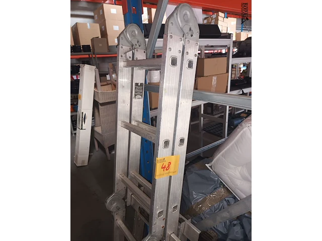Lot 48 - vouwladder - afbeelding 1 van  4