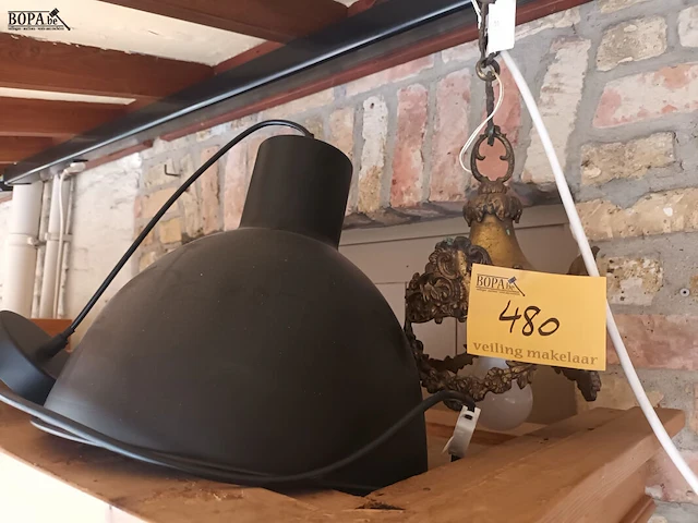 Lot 480 - hanglamp. 2 stuks - afbeelding 1 van  3