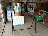 Lot 480 - kledingrek zwart - afbeelding 1 van  3