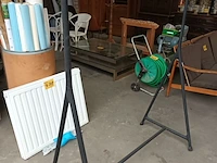 Lot 480 - kledingrek zwart - afbeelding 2 van  3