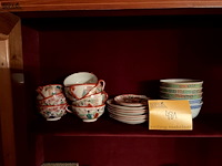 Lot 481 - set fijn chinees porselein 8 kopjes en 8 bordjes/4 kommen - afbeelding 1 van  5