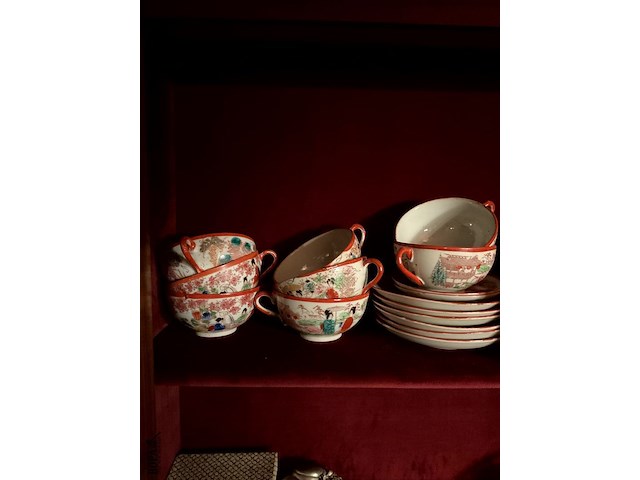 Lot 481 - set fijn chinees porselein 8 kopjes en 8 bordjes/4 kommen - afbeelding 2 van  5