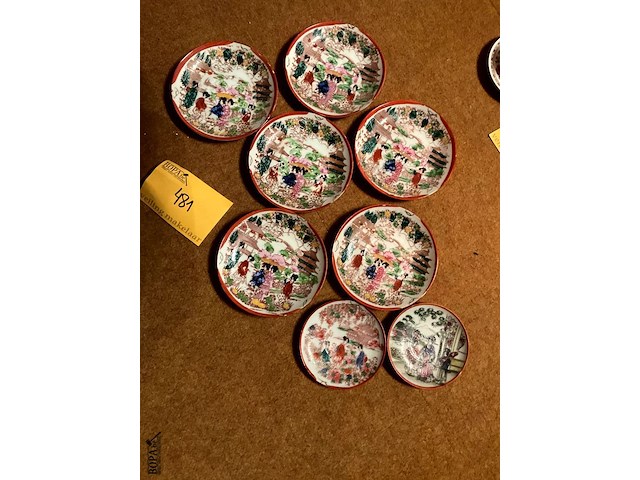 Lot 481 - set fijn chinees porselein 8 kopjes en 8 bordjes/4 kommen - afbeelding 3 van  5
