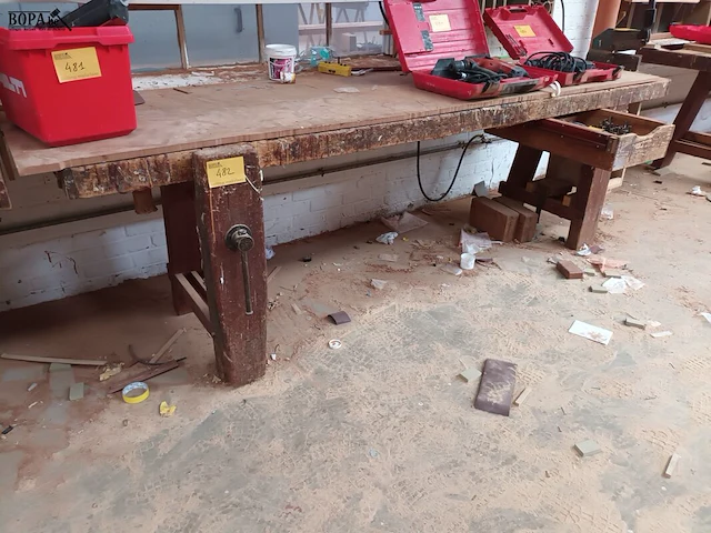 Lot 482 - houten werkbank - afbeelding 1 van  3