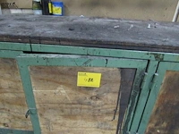 Lot 482 - metalen werkbank met bankschroef - afbeelding 2 van  4