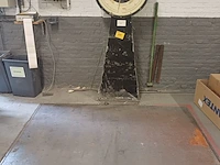 Lot 483 - industriële weegschaal - afbeelding 1 van  4