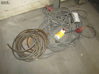Lot 483 - kabels en verstraler - afbeelding 1 van  2